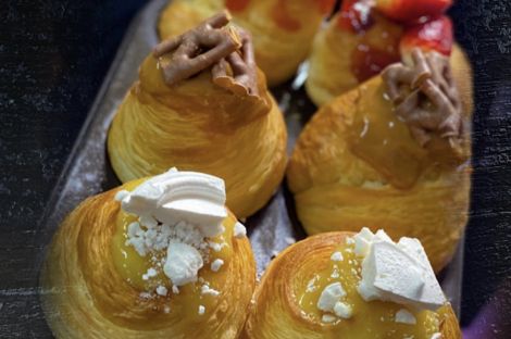 blackout_cafe_pastry