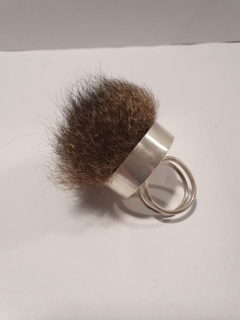 Maddison Bygrave, bungu, 2020, Possum, sterling silver, 3 x 6 cm