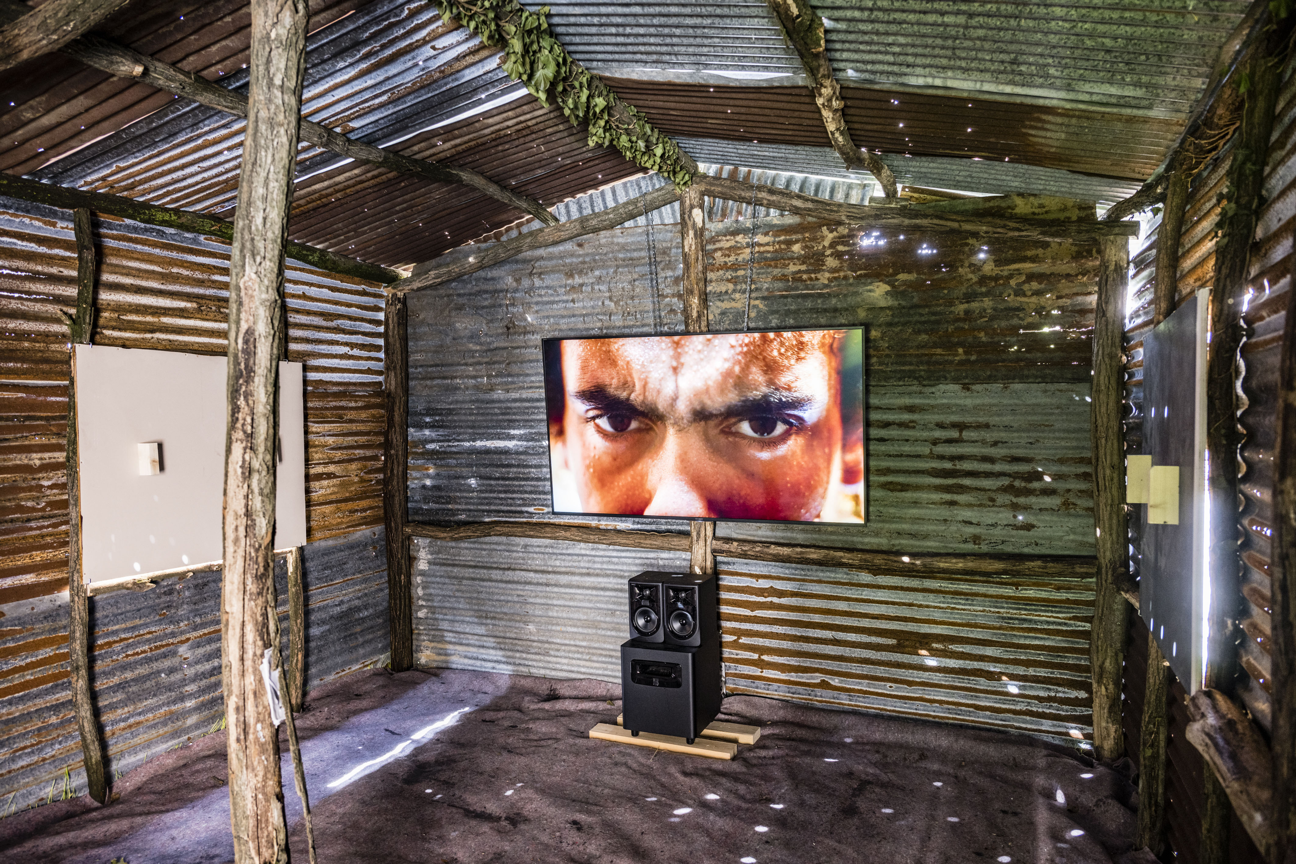 Richard Bell, No Tin Shack 2022, video, colour sound, 7:42 mins, looped, Installation view, ESPRESSIONI CON FRAZIONI, Castello di Rivoli, Turn. Photo by Andrea Guermani.