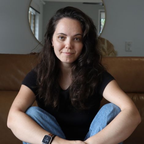 Image of Dr Kristyn Sommer sitting on a couch