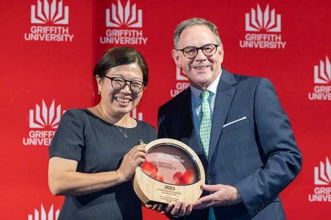 Dr Chan, Yuk-Lan Phoebe being presented with her award by Prof Scott Harrison  