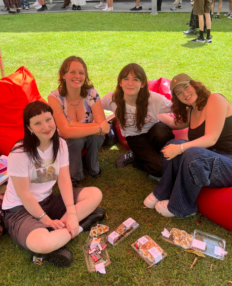 Students at market day