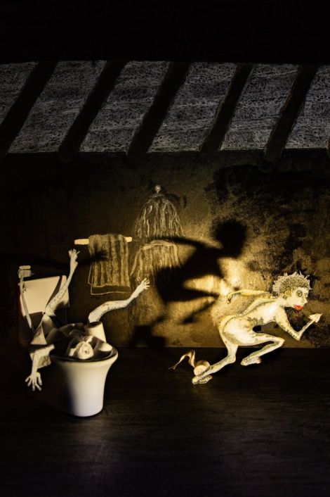 Anna Gonzalez, Toilet Murder 1, 2020, archival print, 45 x 30 cm