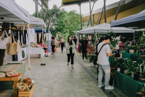 Students walking through market stalls at Truck n Shop